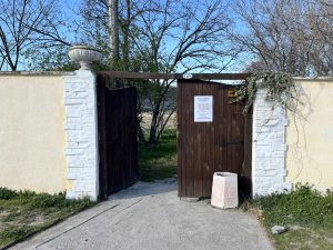 Обществена минерална баня с. Песнопой – снимка 1